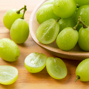 Knock Knocks Co. LTD Raisin sans pépins vert de qualité supérieure muscat frais coréen 4kg par carton - Product Image 1