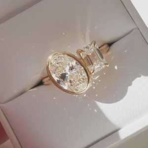แหวน Toi Et Moi เพชรเพาะเลี้ยงทรงรี 2.01 กะรัต และทรงเหลี่ยมมรกต 1.01 กะรัต ทองคำแท้ 14K ของขวัญสุดหรูสำหรับงานปาร์ตี้ - Product Image 1