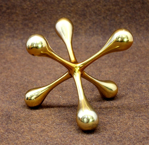 Prensapapeles de latón con diseño de figura Jack, decorativo, geométrico, moderno, de metal, para escritorio, mesa, oficina y hogar - Product Image 2