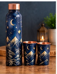 Botella de agua de cobre tradicional con grabado floral azul y 2 tazas a juego, juego de vasos ecológicos. - Product Image 4