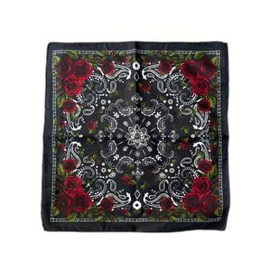 Foulard carré en soie personnalisé pour Halloween, doux, imprimé gothique chauve-souris et squelette, pour femme - Product Image 2