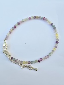 Bracelet en perles sculptées et gravées en fluorite arc-en-ciel, magnifique, de qualité supérieure, pierres précieuses naturelles, respectueuses de l'environnement - Product Image 3