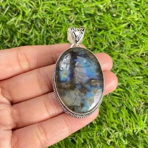 Colgante de labradorita en plata de ley 925, hecho a mano, con piedra ovalada, collar de joyería para mujer, regalo al por mayor. - Product Image 2