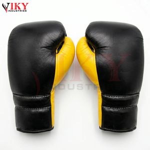 Kit de boxe personnalisé bicolore noir et jaune, équipement professionnel de sparring, gants à lacets, protège-tête, protège-guêtres. - Product Image 5
