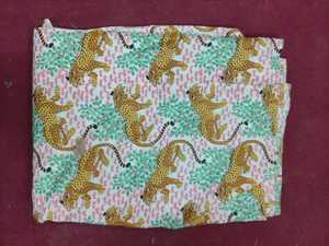 ผ้าฝ้ายพิมพ์ลายสัตว์สุดหรู ลายเสือดาวและลายซาฟารีที่ยั่งยืน สำหรับงานตัดเย็บเสื้อผ้าแฟชั่นสมัยใหม่ - Product Image 2