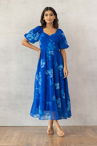 Robe longue décontractée d'été pour femme en mousseline de soie, imprimé floral bleu, col en V, coupe trapèze, manches courtes, ourlet étagé, style bohème ample - Product Image 3