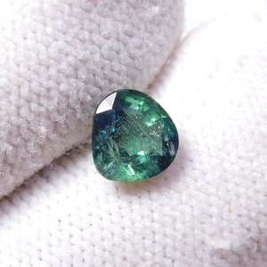 Saphir vert naturel facetté, forme cœur, 6x6x3,4 mm, pierre précieuse non montée - Product Image 1