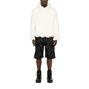Shorts en jean pour homme personnalisés, noirs, brodés flamme, respirants, délavés légers, taille mi-haute, patchwork, coupe large, streetwear, à bords bruts - Product Image 4