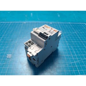 เมอร์ลิน เกอริน MX+OF/C60N 8A D 26974+24505 เซอร์กิตเบรกเกอร์ชนิด Shunt Trip ใช้แล้วตามสภาพเดิม อะไหล่อุปกรณ์เซมิคอนดักเตอร์ยี่ห้อ Legacy - Product Image 1