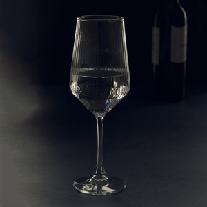 Verre à vin rouge cannelé Imperial Prism, style cristal artisanal, vaisselle design écologique, prix direct usine indienne - Product Image 2