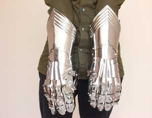 Guantes de Acero Inoxidable Estilo Gótico Hechos a Mano, Plateados y Pulidos, para Coleccionistas de Arte - Product Image 2
