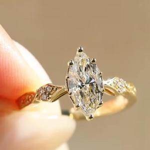 Anillo de Oro Amarillo Macizo con Diamante Corte Marquesa, Engaste de Múltiples Puntas, Banda de Filigrana Vintage Sencilla, Pequeños Detalles Laterales, Anillo Solitario - Product Image 3