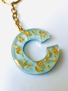 Porte-clés en résine fait main – Porte-clés personnalisé avec initiale et un design artistique magnifique pour sacs, sacs à dos, clés - Product Image 4