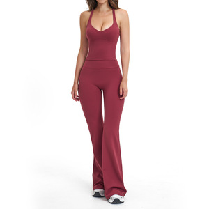 Ensemble de yoga 2 pièces blanc pour femme : Leggings sans couture taille haute avec effet froncé aux fesses et haut court à manches courtes avec dos découpé - Product Image 2