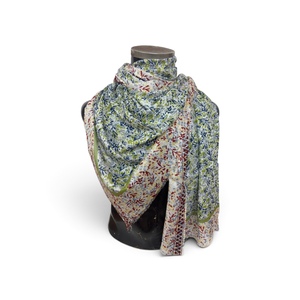 Châle pour femme de haute qualité à imprimé floral numérique, idéal pour la mode quotidienne, les fêtes et les styles saisonniers, en promotion. - Product Image 4