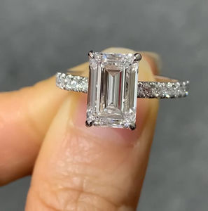 Bijoux tendance pour femme en or massif 18 carats avec diamant synthétique taille émeraude, percé au laser, certifié IGI, pour anniversaire et fiançailles, cultivé en laboratoire - Product Image 1