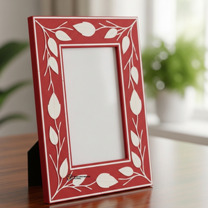 Cadre photo rouge artisanal, élégant et décoratif pour table - Product Image 2