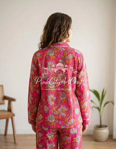Ensemble de pyjama pour femmes en coton pur de qualité supérieure, imprimé à la main avec des motifs floraux Jaipuri, chemise à manches longues à col boutonné et pantalon de pyjama - Product Image 3