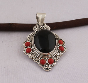 Colgante Vintage de Plata de Ley 925 con Ónix Negro y Coral, Colgante de Coral Rojo Natural y Gema Negra, Hecho a Mano, Estilo Antiguo, Venta al por Mayor - Product Image 5