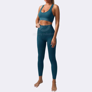 Conjunto de Yoga para Mujer de Alta Calidad Fabricado en Pakistán, Color Sólido, Diseño Personalizado, Logotipo Frontal, Ecológico, Transpirable, Conjunto de 2 Piezas - Product Image 5