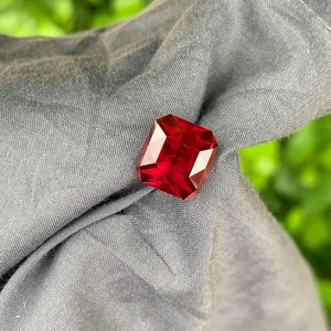 Pierre précieuse naturelle de rhodolite grenat rouge profond, facettée, qualité supérieure, pour la fabrication de bijoux - Product Image 4