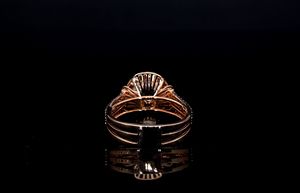 Bague royale en diamant rond brillant avec bande étincelante pour les occasions de fiançailles, de mariage et de joaillerie fine de luxe - Product Image 2