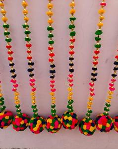 Guirlandes décoratives artisanales de boules pompons Holi - Décorations suspendues pour le festival indien Rangotsav, cabine photo, décoration intérieure et événements extérieurs - Product Image 3