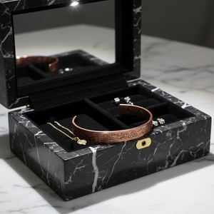 Brazalete Magnético de Cobre para Alivio del Dolor de Artritis - Diseño Ajustable con Nudo Celta Grabado en Latón - Product Image 6