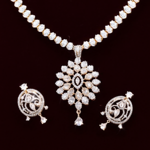 Ensemble élégant Royal American Platinum pour femmes, collier avec pendentif en diamant et boucles d'oreilles assorties, idéal pour les fêtes, les mariages, les festivals - Product Image 3