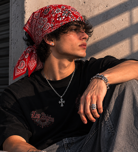 Bandana en coton respirant rouge vif pour hommes et femmes, foulard floral unisexe pour le streetwear quotidien, les voyages et les festivals - Product Image 5