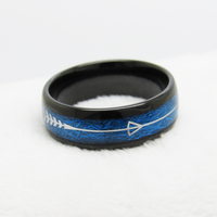 Bague en carbure de tungstène noir avec incrustation de fibre bleue et motif flèche argentée, alliance bombée pour homme, bijoux tribaux en gros