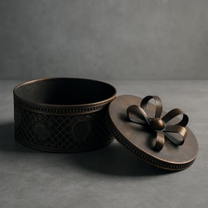 Plateau en cuivre indien artisanal de qualité supérieure, plateau en cuivre indien de luxe, plateau en cuivre indien décoratif, plateau en cuivre indien de haute qualité, Inde - Product Image 1