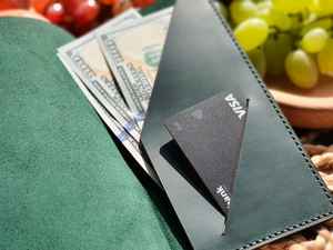 Tarjetero de Cuero Genuino Hecho a Mano, Clásico y de Lujo, con Logotipo Personalizado, Ligero y Resistente al Agua, para Restaurantes y Hoteles - Product Image 4