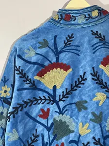Chaqueta Vintage Boho Azul Cielo de Terciopelo con Bordado Floral Suzani a Mano, Cuello Alto y Manga Larga, Ropa de Abrigo de Primavera para Mujer - Product Image 5