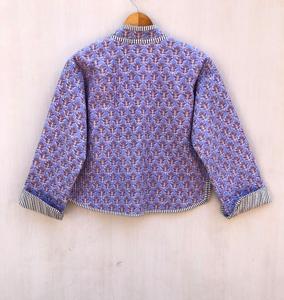 Chaqueta Acolchada de Algodón Reversible Hecha a Mano en Jaipur con Estampado Kantha Sanganeri y Bordado para Mujer, Transpirable para Otoño e Invierno - Product Image 2