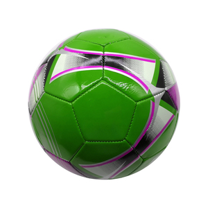 Balón de Fútbol Verde Cosido con Patrón Rosa, Negro y Blanco, Impresión Serigráfica, Estilo Popular - Product Image 3