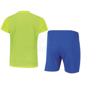 Uniforme de voleibol ligero hecho con tecnología avanzada de gestión de la humedad para ayudar a mantenerse seco y concentrado - Product Image 2