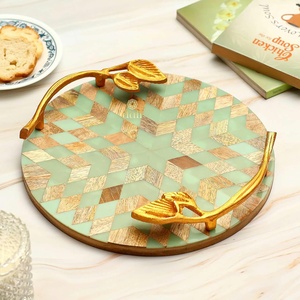 Bandeja de Almacenamiento de Madera Lacada con Asas de Hoja de Oro, Patrón Geométrico, Acabado Pulido, Diseño Moderno, Apta para Lavavajillas, Multifuncional - Product Image 3