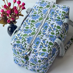 <b>Large</b> Bohemian Vintage Floral Duffle Bag With Zipper Closure Portable Travel Weekender Bag Casual Style Striped Handles - Product Image 1