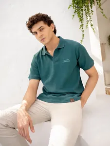 เสื้อเชิ้ตแขนสั้นผู้ชายสีเขียวล้วน ผลิตจากผ้าโพลีเอสเตอร์ 100% แบบวาฟเฟิล ยี่ห้อ Oneten Apparels สวมใส่สบายๆ ติดกระดุม - Product Image 2