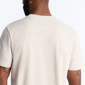 เสื้อแขนสั้นเนื้อผ้าเรียบเนียนสำหรับผู้ชาย สวมใส่สบายๆ พร้อมโลโก้ดีไซน์ทันสมัย แขนสั้น รับผลิตแบบ OEM 2026 - Product Image 5