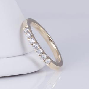 Anillo de Diamante Moissanita de Tres Piedras con Corte Esmeralda de la Mejor Calidad, Joyería Plateada Elegante Disponible al Mejor Precio a un Precio Económico - Product Image 2