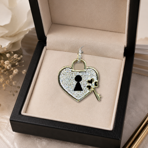 Collier pendentif de luxe en forme de cœur avec cadenas et clé en diamant |   Bijou Charme Amour Romantique en Or Jaune 10K pour Femme, Cadeau d'Anniversaire - Product Image 3