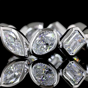 Anillo de compromiso y boda con diamantes cultivados en laboratorio, corte esmeralda, engaste de bisel, banda de eternidad, rodio, oro de 10K/14K/18K, plata 925/935, regalo - Product Image 2