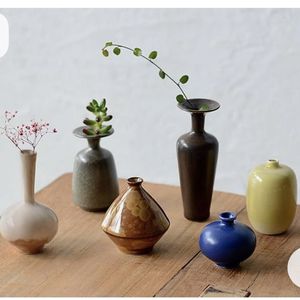 Juego de Jarrones de Cerámica Hechos a Mano, Estilo Minimalista, Acabado Mate, de 4-8 Pulgadas, para Regalo de Inauguración de Casa - Product Image 4