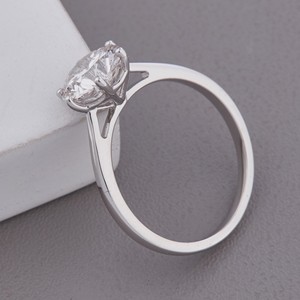 Anillo Solitario de Diamante Cultivado en Laboratorio con Corte Redondo Certificado por IGI en Oro de 14K con Engaste Clásico de Puntas, Joyería Fina Personalizada - Product Image 3
