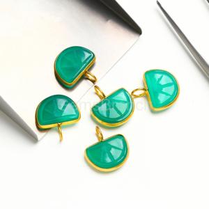 Colgante de Plata de Ley 925 con Baño de Oro Vermeil y Ónix Verde Natural Tallado en Forma de Naranja, Hecho a Mano para Mujer - Product Image 3