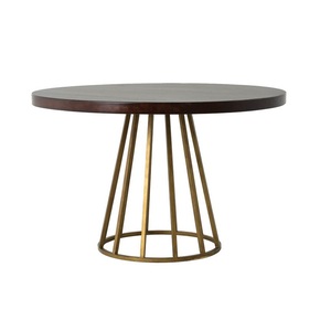 Soporte de Madera de Lujo para Tartas, Estilo Rústico Moderno Vintage, para Cumpleaños y Celebraciones, Tamaño, Forma y Color Personalizables - Product Image 1