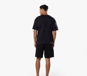 เสื้อยืดคอกลมแขนสั้นสีดำสำหรับผู้ชาย ทรงปกติ สวมใส่สบาย ผ้าเจอร์ซีย์เนื้อผ้าฝ้ายสีพื้น - Product Image 2