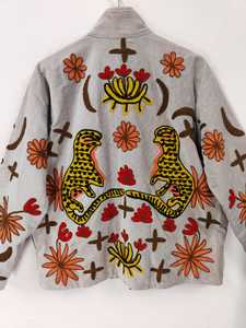 Chaqueta Bomber de Terciopelo con Bordado de Leopardo Reversible, Ecológica y Hecha a Mano, con Mangas Cortas y Cuello Extendido - Product Image 6